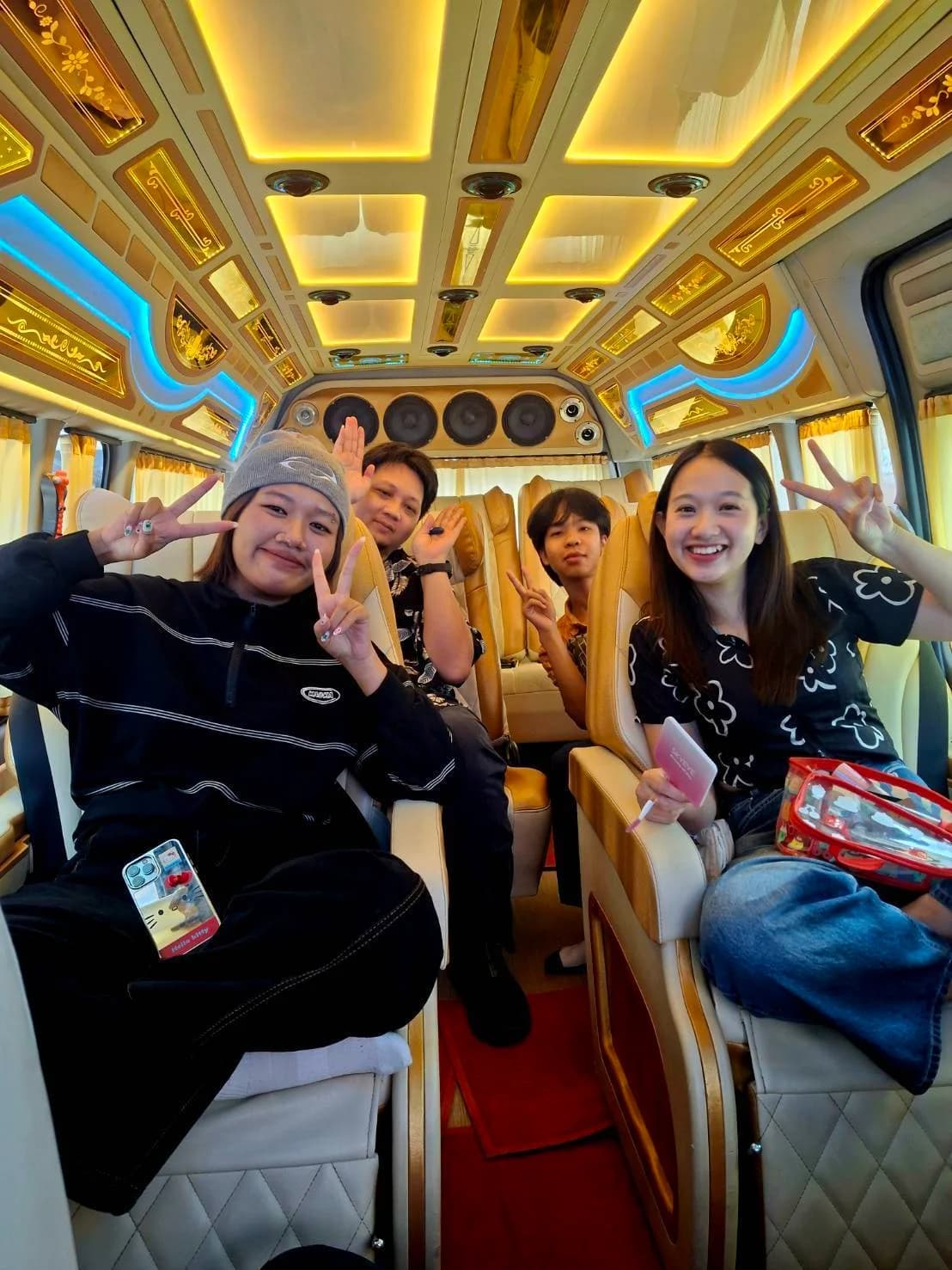 รถตู้ใหม่สะอาด ดูแลรักษาสม่ำเสมอ